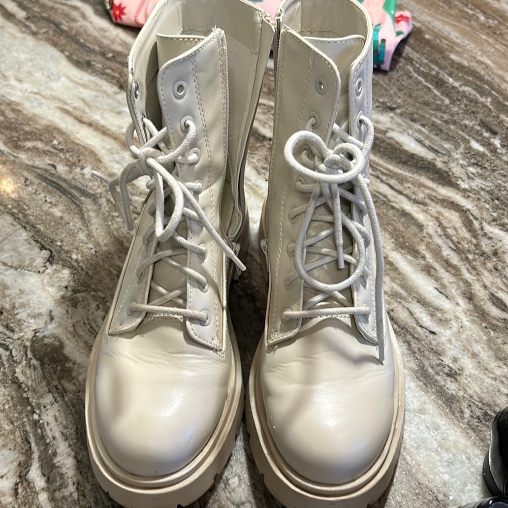 Combat boots